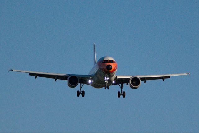 Airbus A319 (N742PS)