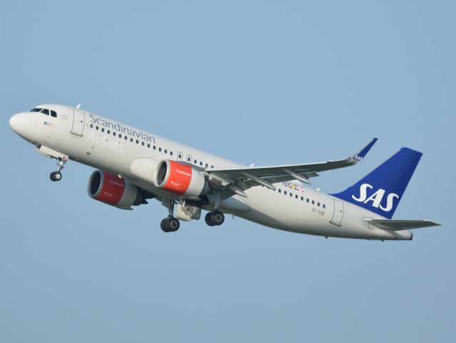 Airbus A320neo (EI-SIB) - St. Magleby RWY22R