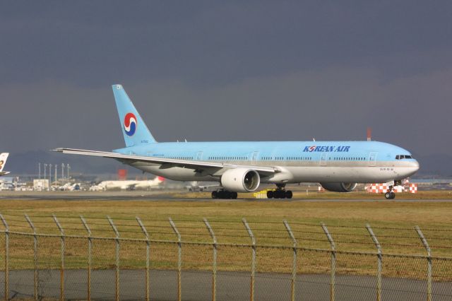 BOEING 777-300 (HL7532)