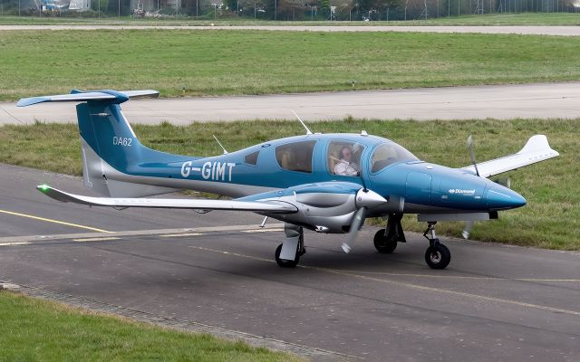 Diamond DA-62 (G-GIMT) - Arriving at Jersey Aero Club on the 8/Nov/2024