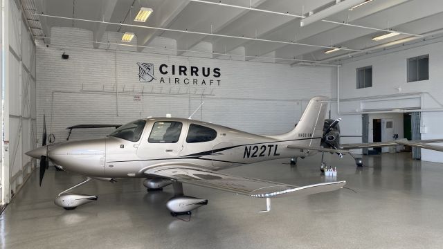 Cirrus SR-22 (N22TL)