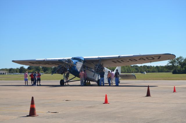 Ford Tri-Motor (N8407)