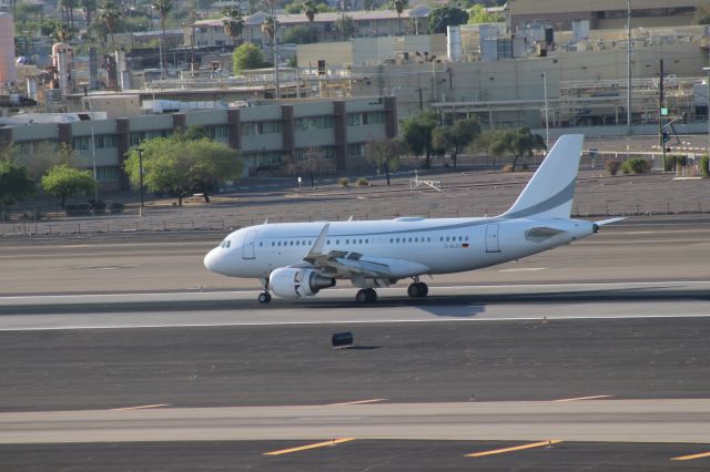 Airbus A318 (D-ALEX)