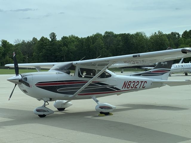 Cessna Skylane (N832TC)