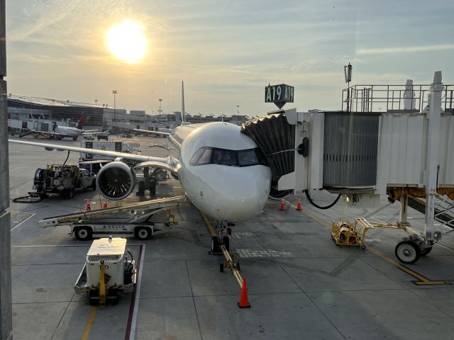 Airbus A321 (N538DN) - Before boarding