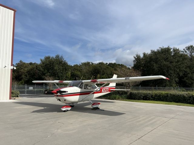 Cessna Skyhawk (N2537L)