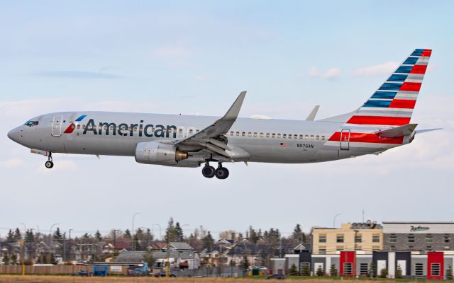 Boeing 737-800 (N976AN)