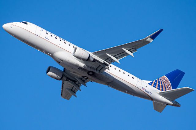 Embraer 175 (N136SY) - SKW5390 - RNO to DEN - 29 Dec, 2020