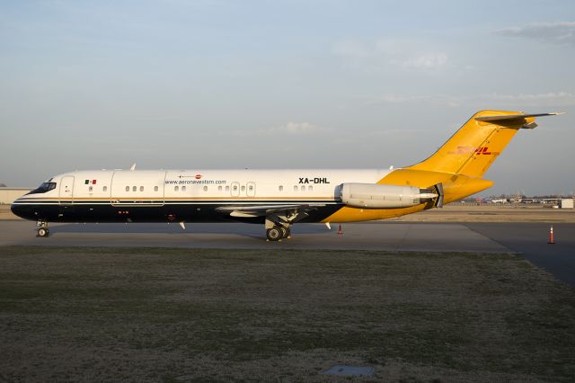 McDonnell Douglas DC-9-30 (XA-DHL) - Enjoying some golden light in the late afternoon with thrust reversers open. -February 2014