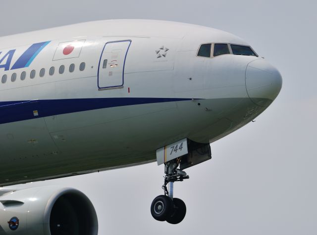 Boeing 777-200 (JA744A)