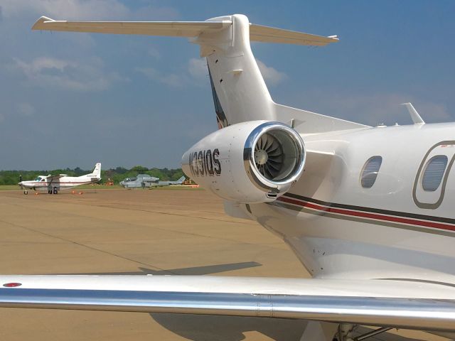 Embraer Phenom 300 (N391QS)