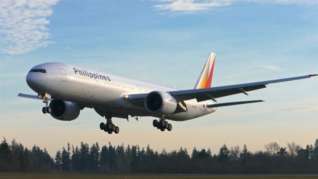 BOEING 777-300 (RP-C7782) - BOE798 on short final to Rwy 34L to complete a C3 flight on 12.13.17. (ln 1535 / cn 61735).