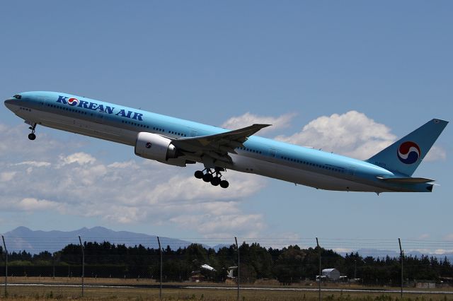 BOEING 777-300ER (HL8275) - on 28 December 2019