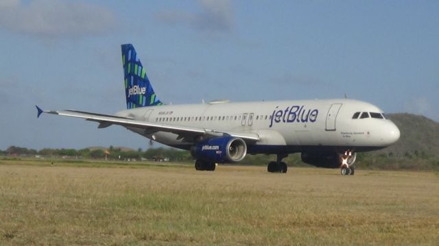 Airbus A320 (N588JB)