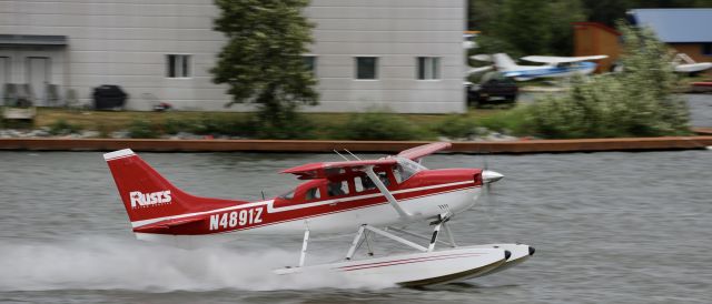 Cessna 206 Stationair (N4891Z) - Landing to the southwest