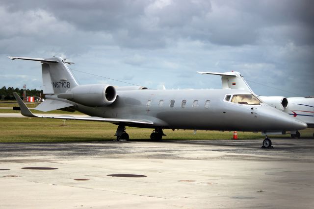 Learjet 60 (N671CB) - Seen here on 15-Jan-17.