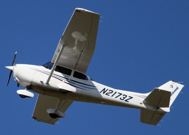 Cessna Skyhawk (N2173Z) - At Downtown Shreveport.