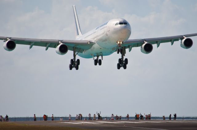 Airbus A340-300 (F-GLZP)