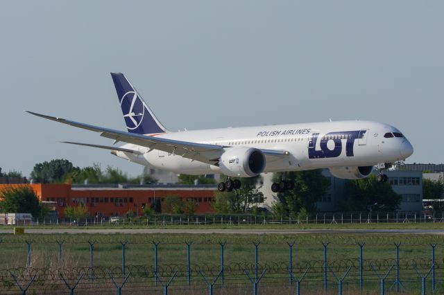 Boeing 787-8 (SP-LRE)