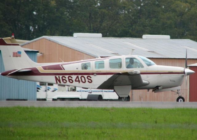 Beechcraft Bonanza (36) (N6640S) - Taking off from 14 at Downtown Shreveport. Note the only passenger in the rear of the aircraft. Flyin Miss Daisy