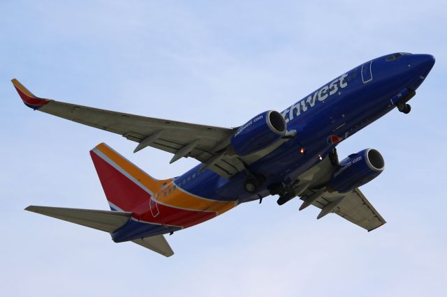 Boeing 737-700 (N710SW) - SWA6502, N710SW, a B737-7H4, departing RWY 24R for Baltimore/Washington Intl (KBWI) on 1 Oct 2018.