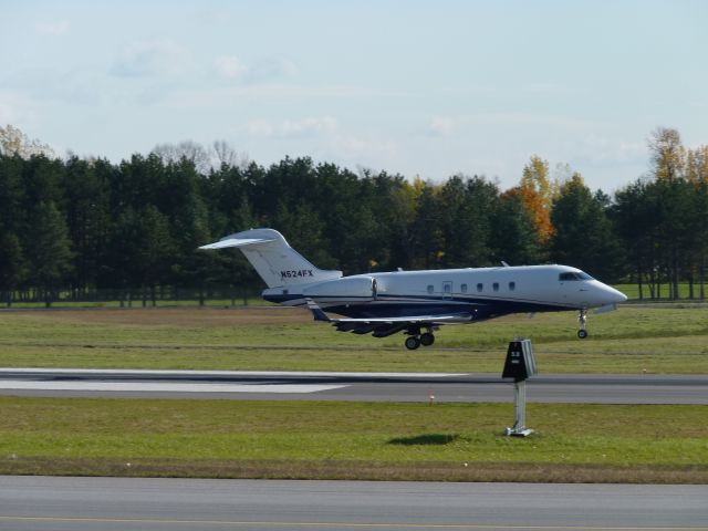 Bombardier Challenger 300 (N524FX)