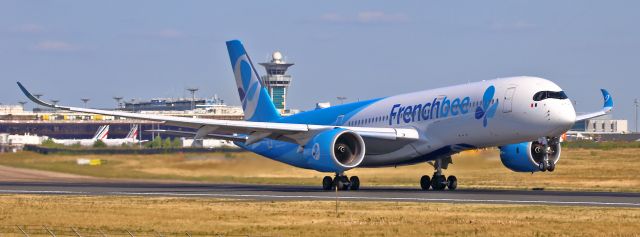 Airbus A350-900 (F-HREV) - Take off rnw 24/06.
