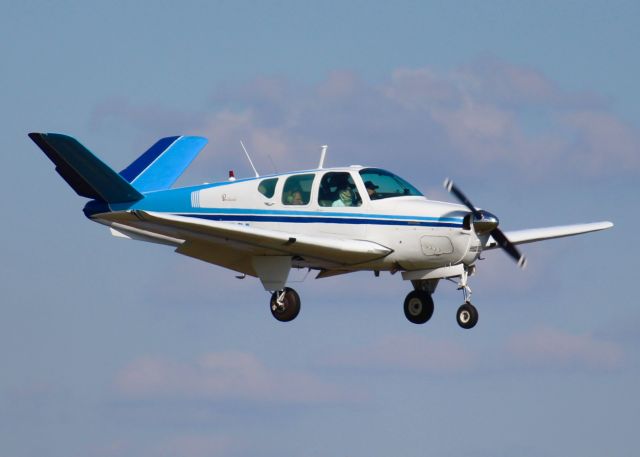 Beechcraft 35 Bonanza (N322Y) - 1960 Beech M35 landing At Downtown Shreveport.