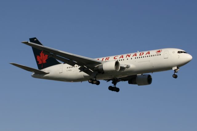 BOEING 767-200 (C-FUCL) - August 12, 2006 - approached Toronto 