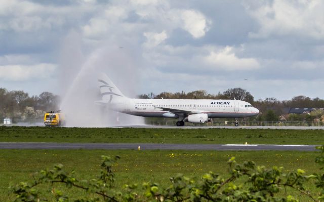 Airbus A320 (SX-DVY) - Sorry for the bad quality, there was a lot of heat-haze :/ First Aegean flight to Groningen airport Eelde! 1st of may, 2015, coming from Corfu.