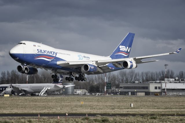 Boeing 747-200 (4K-SW008)