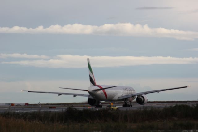 BOEING 777-300ER (A6-ECO)