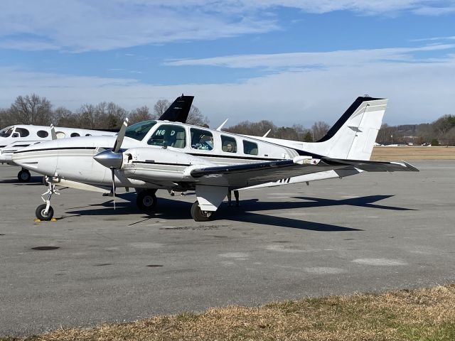 Beechcraft Baron (58) (N625M) - Date Taken: December 26, 2021