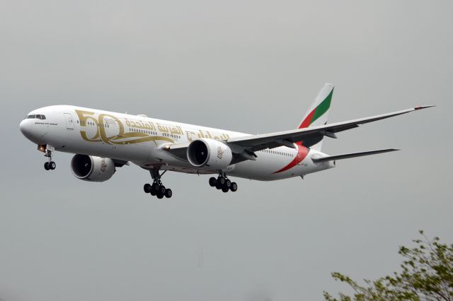 Boeing 777-200 (A6-EGE)
