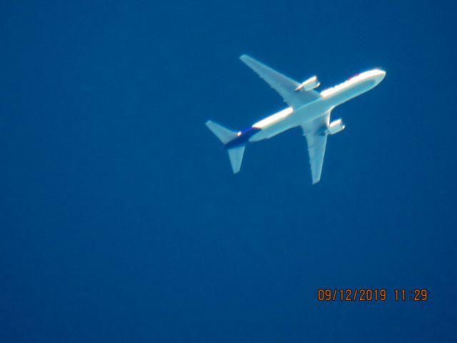 BOEING 767-300 (N152FE)