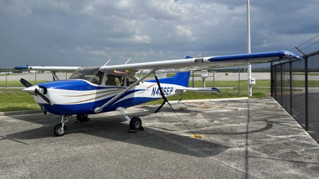 Cessna Skyhawk (N406ER) - 7/18/22 - 172S11437 retired ERAU a/c. Painted as N406EP but still registered as N406ER.