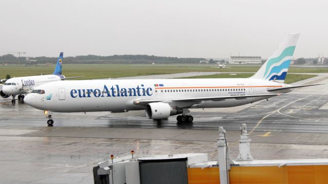 BOEING 767-300 (CS-TLO)