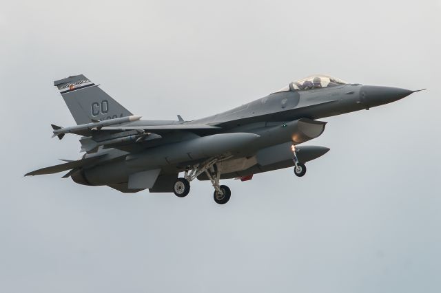 Lockheed F-16 Fighting Falcon — - 8 F-16s doing a touch and go pattern at Buckley AFB