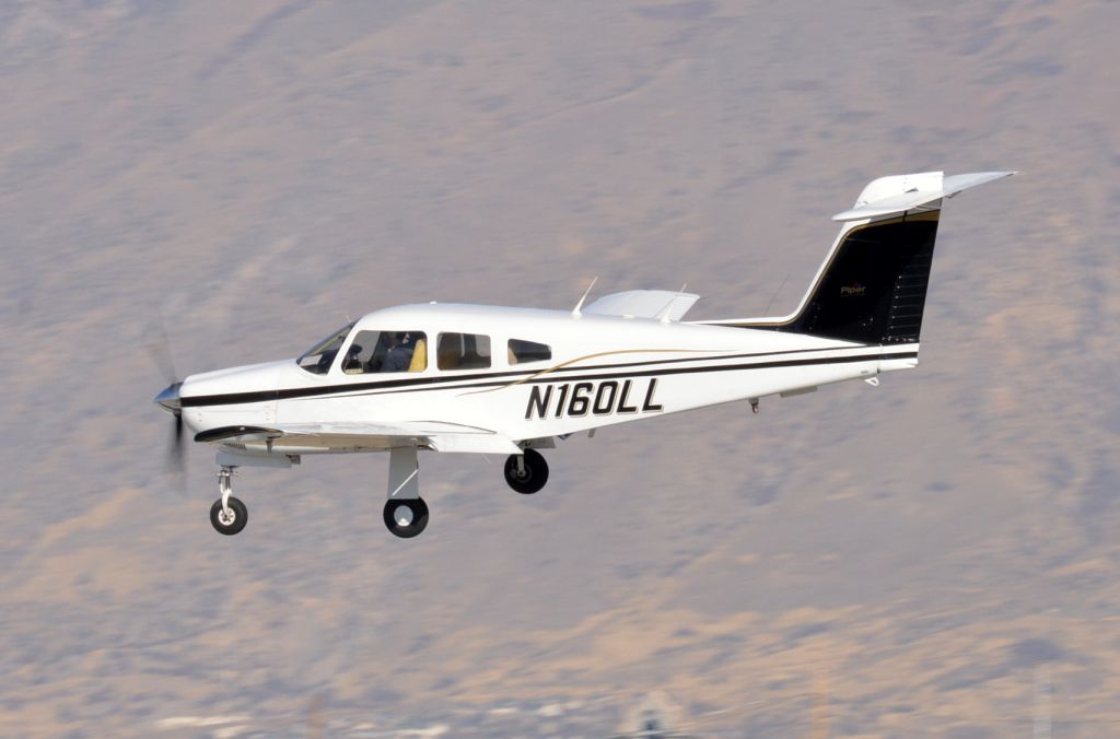 Piper Cherokee Arrow (N160LL) - Arriving on 30.