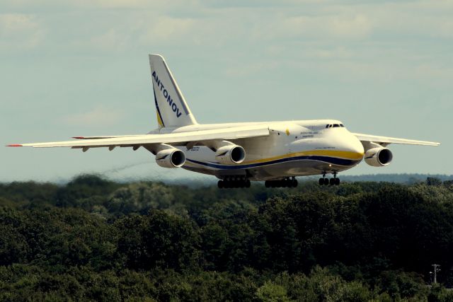 Antonov An-12 (UR-82072) - 'Alpha Delta Bravo 314 Foxtrot' inbound to runway 23  (8/30)