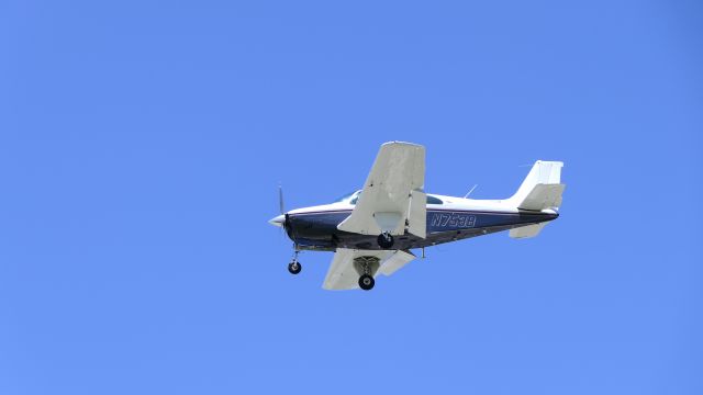 Beechcraft Bonanza (33) (N753B)