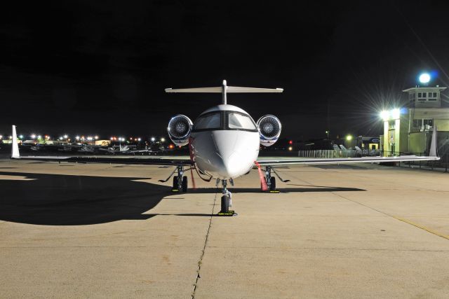 Learjet 40 (N623FX) - Seen at KFDK on 8/13/2010.    http://discussions.flightaware.com/profile.php?mode=viewprofile&u=269247