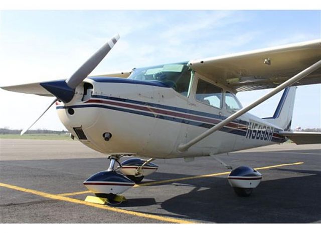 Cessna Skyhawk (N5896R)