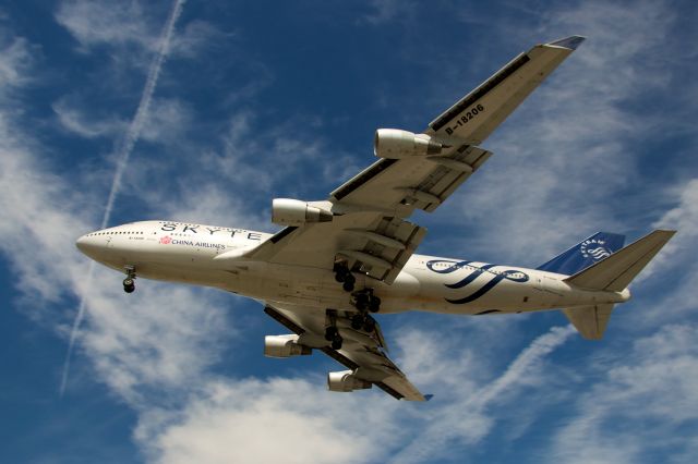 Boeing 747-400 (B-18206)