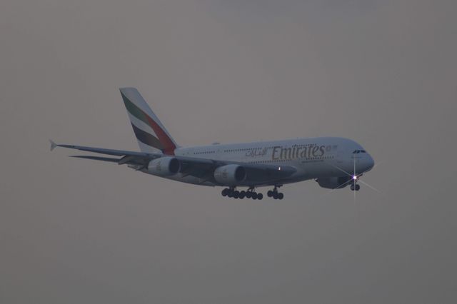 Airbus A380-800 (A6-EUP) - An Emirates Airline Airbus A380-800 aircraft were landing at VHHH runway 07C.