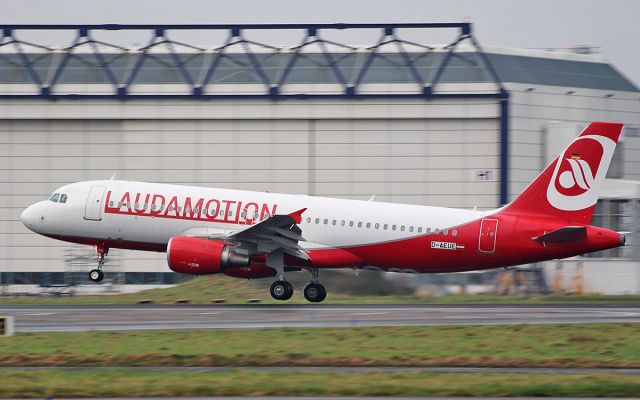 Airbus A320 (D-AEUE) - eurowings (ex-laudamotion) a320-214 d-aeue landing at shannon 10/1/19.