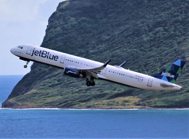 Airbus A321 (N944JT)