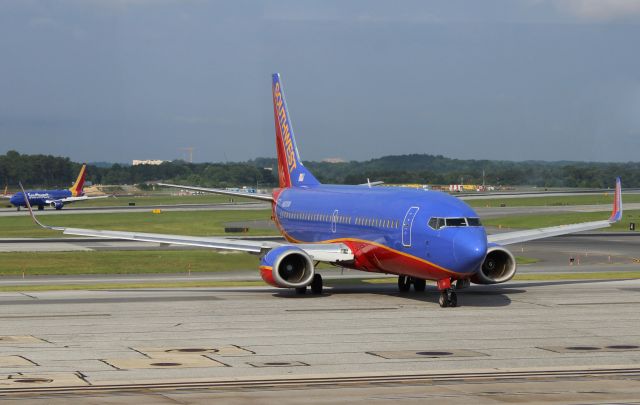 BOEING 737-300 (N637SW)