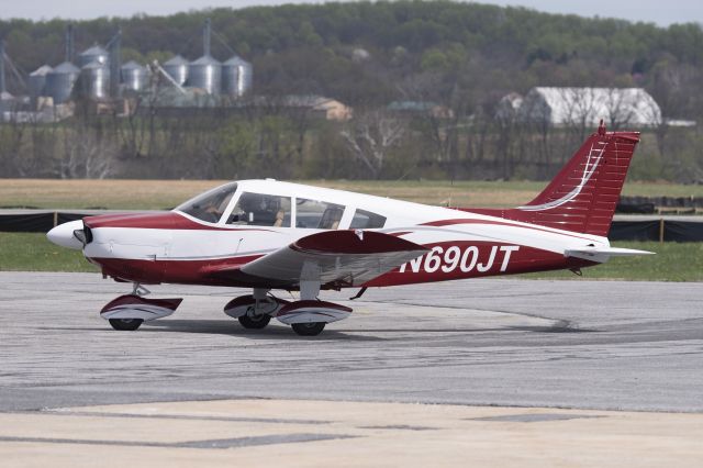 Piper Cherokee (N690JT)