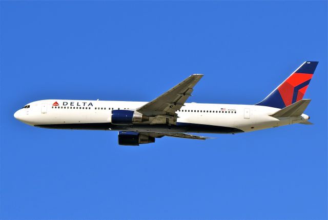 BOEING 767-300 (N129DL) - a rel=nofollow href=http://flightaware.com/live/flight/N129DL/history/20141102/2025Z/KLAX/KATLhttp://flightaware.com/live/flight/N129DL/history/20141102/2025Z/KLAX/KATL/a